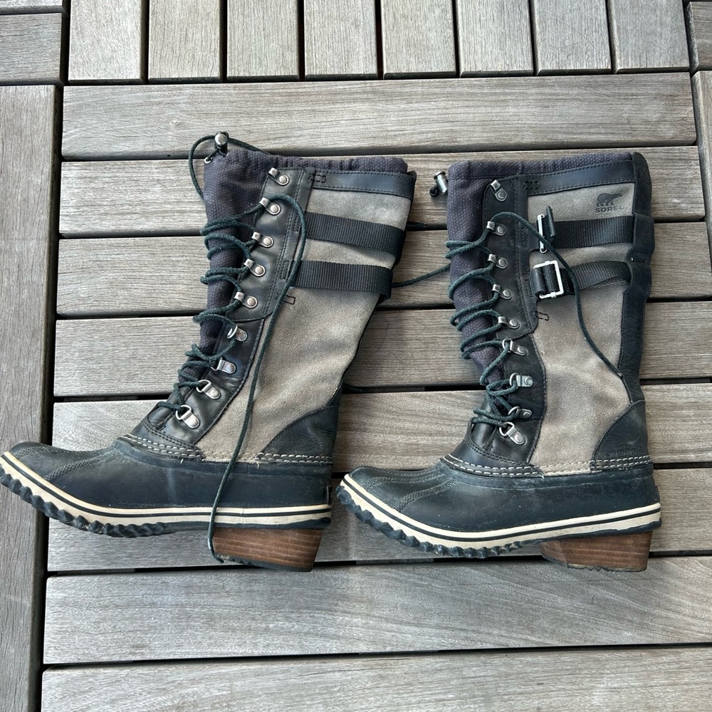 Sorel Carley heel boot Size 9